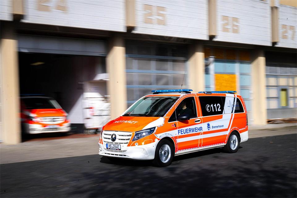 Auch in Rotenburg (Wümme) fährt der Rettungsdienst einen elektrisch betriebenen Notarztwagen. Sina Schuldt/dpa