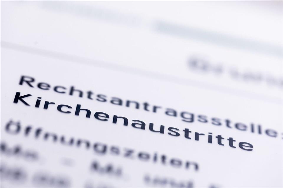 Auch in Sachsen-Anhalt treten wieder Menschen aus der katholischen Kirche aus. Rolf Vennenbernd/dpa