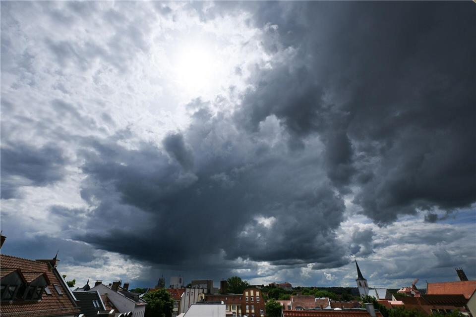 Auch in Thüringen besteht am Freitag „Unwetterpotential“. (Archivbild)Martin Schutt/dpa