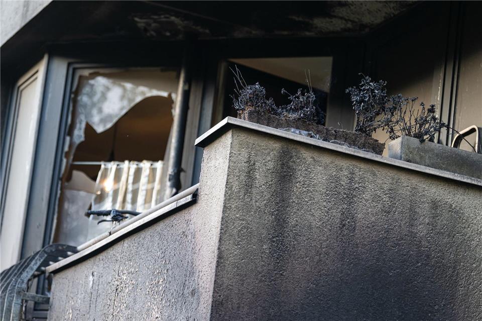 Auch in den oberen Stockwerken sprangen teilweise die Fenster. Mehr als 40 Menschen wurden bei dem Brand verletzt.Fabian Sommer/dpa