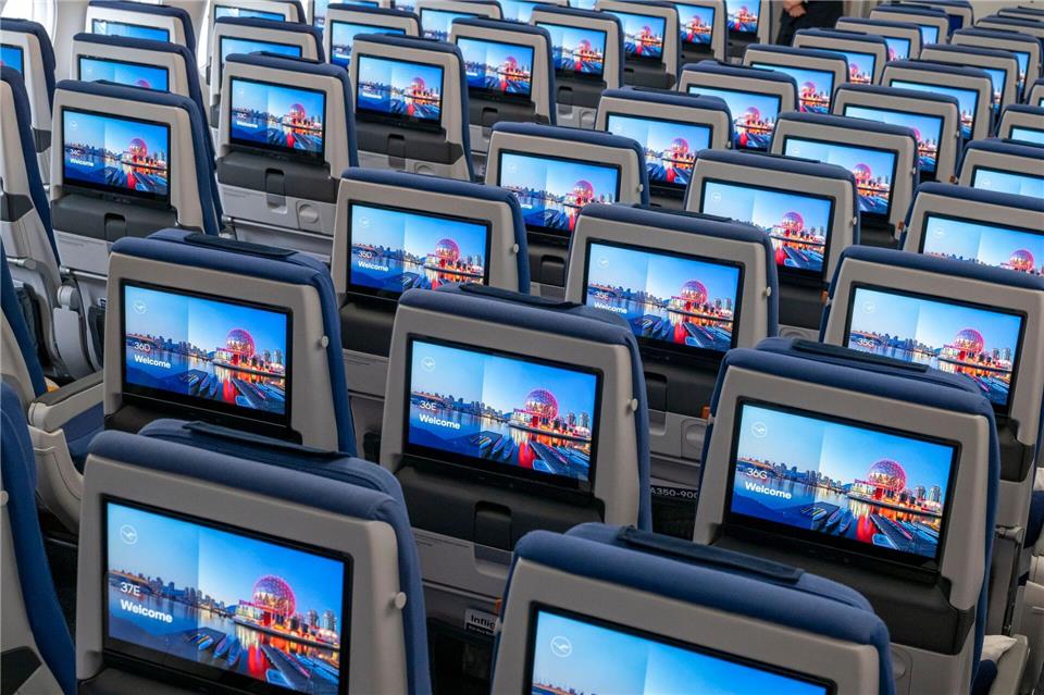 Auch in der Economy-Class bringt die neue Allegris-Kabine Innovationen für die Passagiere. Peter Kneffel/dpa