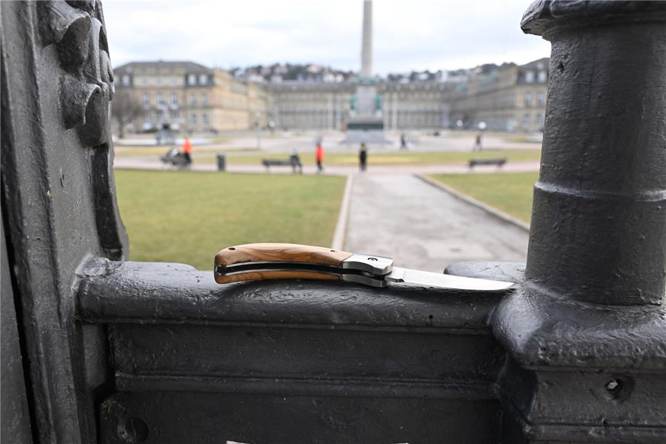 Auch in der Stuttgarter Innenstadt sind Messer nicht mehr erlaubt.  Bernd Weißbrod/dpa