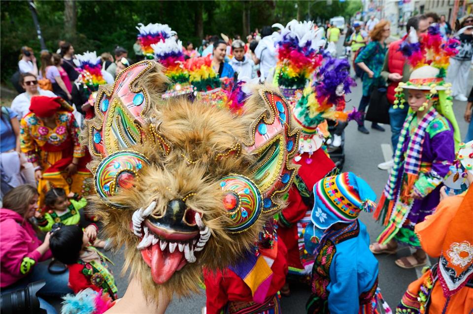 Auch in diesem Jahr gibt es wieder einen Kinderkarneval der Kulturen. (Archivbild)Annette Riedl/dpa