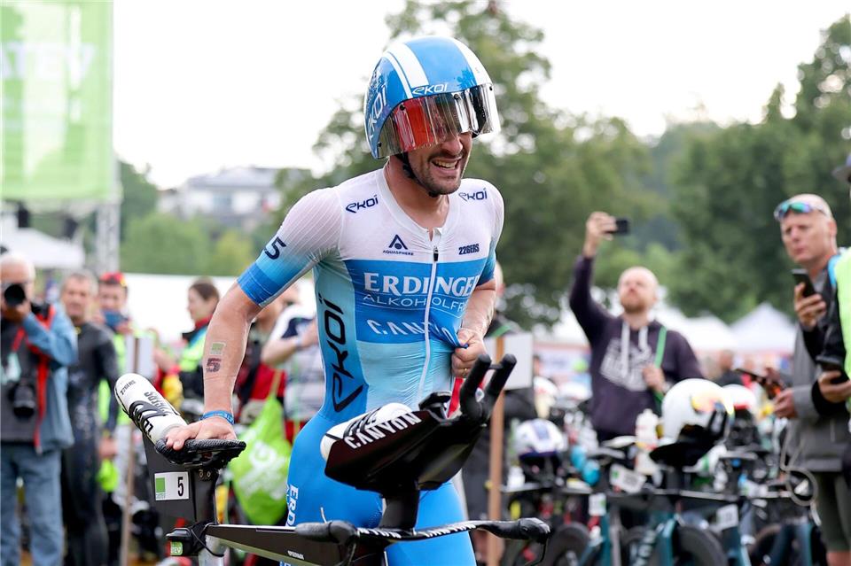 Kampf der Ironman-Giganten: Lange gegen Blummenfelt Auch in diesem Jahr lief nicht alles nach Plan für Lange. (Archivbild)Daniel Karmann/dpa