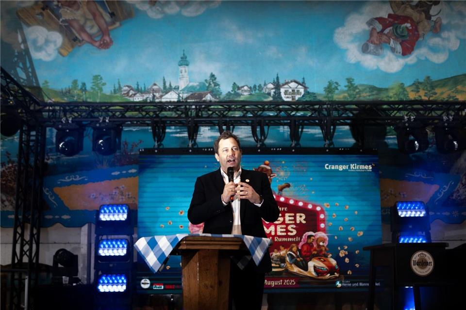 Auch in schwierigen Zeiten muss Feiern erlaubt sein, sagt der Vizekanzler zur Eröffnung Fabian Strauch/dpa