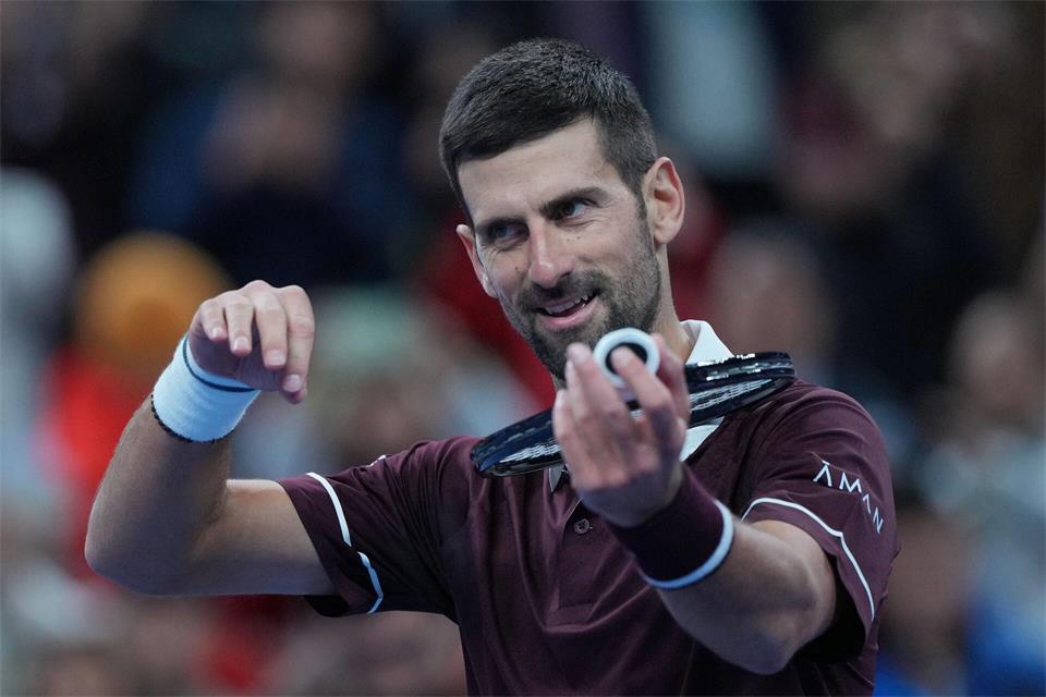 Auch mit 39 Jahren spielt Novak Djokovic noch Weltklasse-Tennis.Achmad Ibrahim/AP/dpa