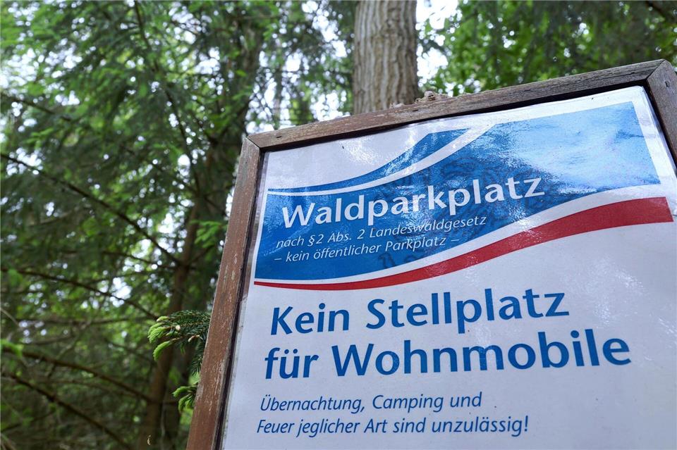 Auch mit dem Wohnmobil darf man nicht einfach irgendwo übernachten.Bernd Wüstneck/dpa