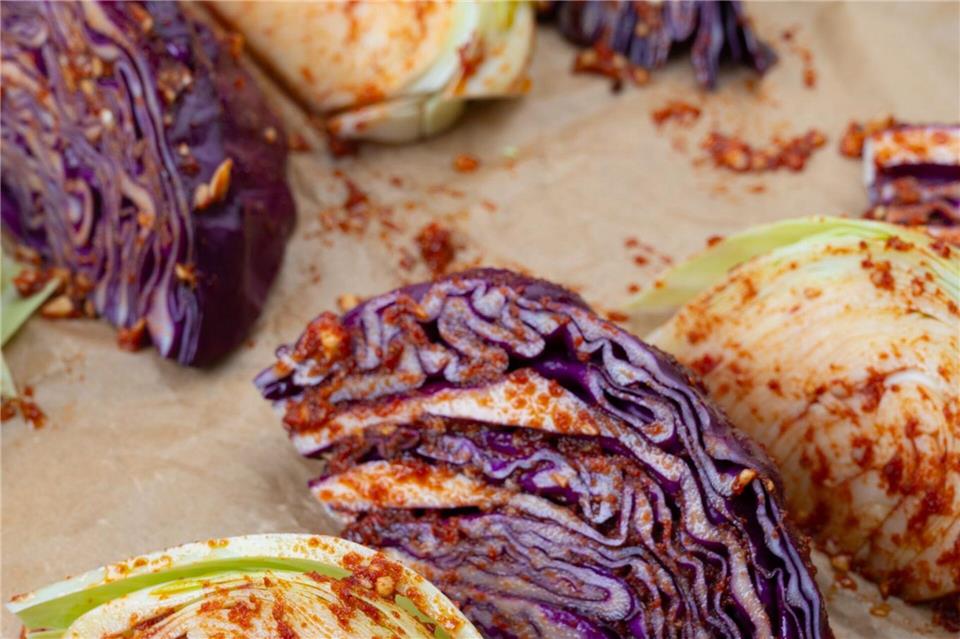 Auch perfekt als Beilage oder Hauptgericht: Gerösteter Kohl lässt sich auch am nächsten Tag noch vielseitig weiterverwenden.Ariane Bille/BVEO/dpa-tmn