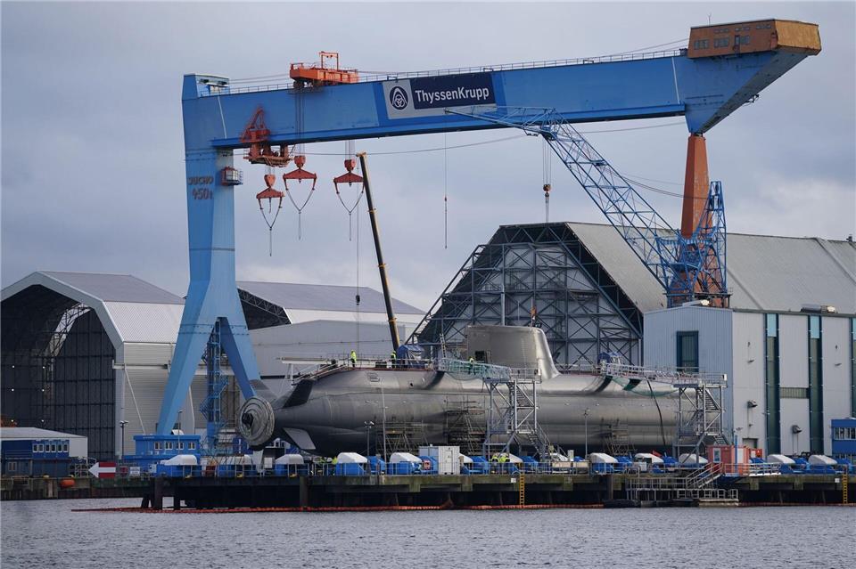 Auch über der Kieler U-Boot-Werft TKMS sollen Drohnen gesichtet worden sein. (Symbolbild)Marcus Brandt/dpa