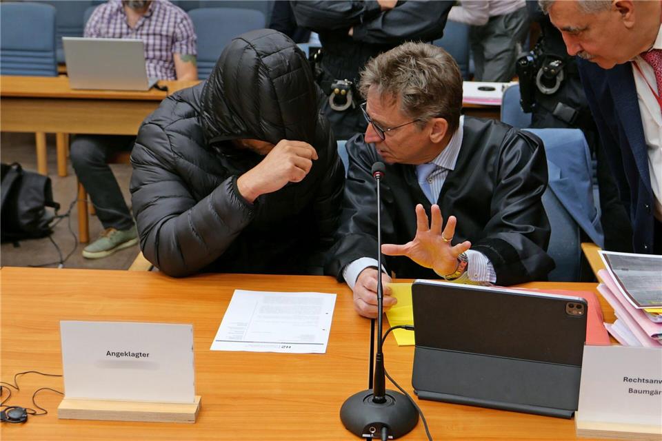 Angeklagter bestreitet Vorwürfe in Schleuser-Prozess Auch versuchter Mord wird den Angeklagten vor dem Landgericht Traunstein vorgeworfen.Uwe Lein/dpa