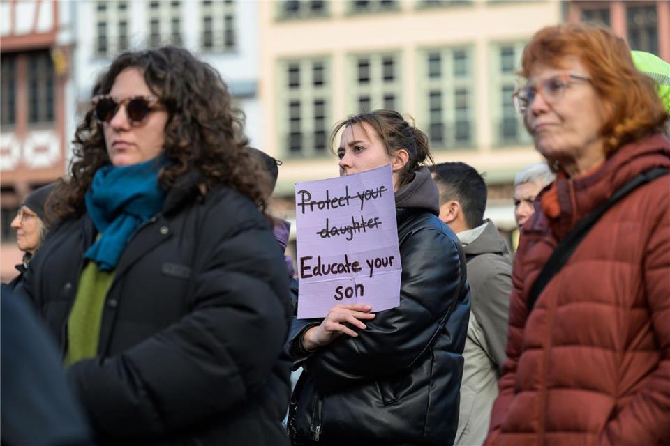 Auch viele Männer nahmen an der Demonstration in Frankfurt teil.Hannes P. Albert/dpa