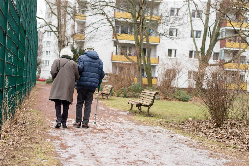 Auch viele ältere Berliner sind von Armut betroffen. (Archivbild)picture alliance / Sebastian Gollnow/dpa