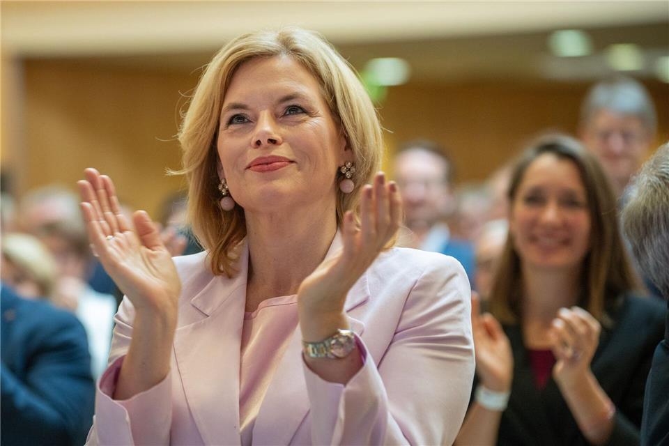 Auch von Bundestagspräsidentin Julia Klöckner (CDU) gibt es Applaus beim rheinland-pfälzischen CDU-Parteitag.Harald Tittel/dpa