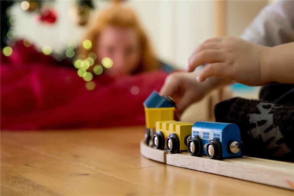 Auch wenn Papa sich von Mama getrennt hat: Finanziell bleiben Ex-Partner miteinander verbunden. Denn es besteht eine Unterhaltspflicht fürs Kind. picture alliance/dpa/dpa-tmn