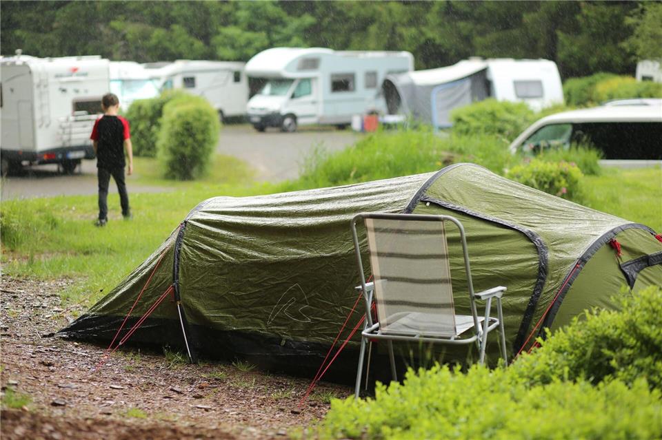 Auch wenn es im Juli und August häufig geregnet hat: „Camper kommen inzwischen auch bei schlechtem Wetter“. Matthias Bein/dpa-Zentralbild/dpa