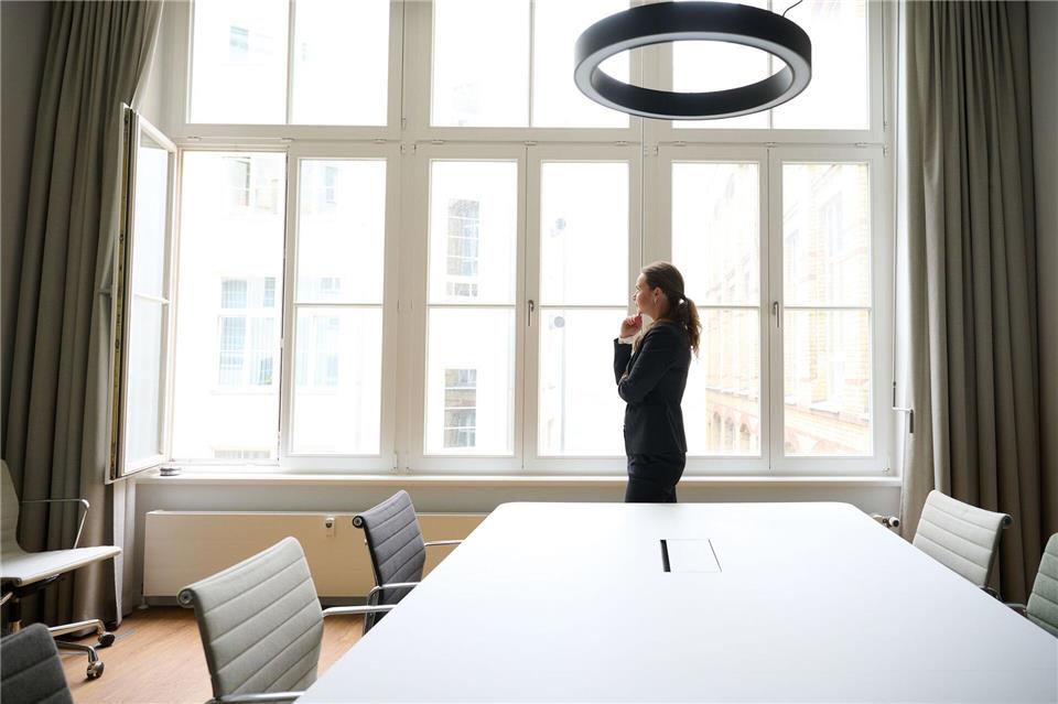Auch wenn es schwerfällt: Nach einer Kündigung gilt es, Ruhe zu bewahren und die nächsten Schritte zu planen.picture alliance/dpa