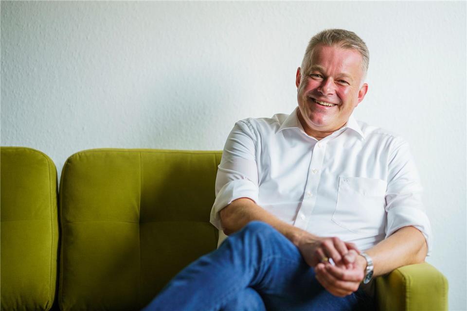 Auch wenn ihn laut einer Umfrage weniger Menschen direkt als Ministerpräsidenten wählen würden als den Konkurrenten Schweitzer, wird Schnieder nicht nervös, wie er sagt. (Archivbild)Andreas Arnold/dpa