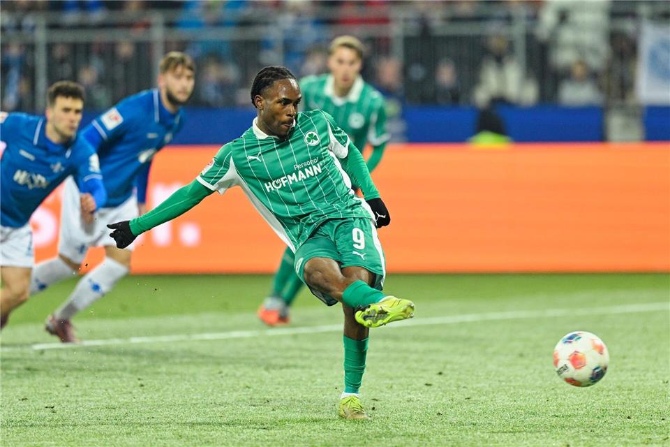 Auch zwei Treffer von Fürths Noel Futkeu reichten nicht zu einem Punktgewinn in Darmstadt.Uwe Anspach/dpa