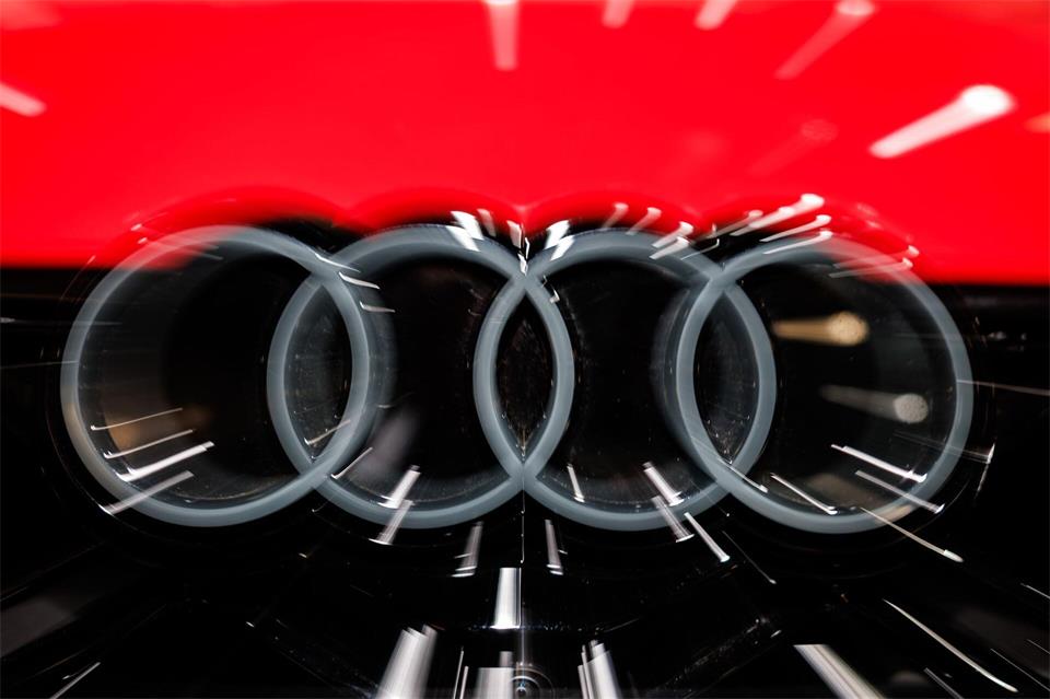 Audi verleiht in einem Pilotprojekt Mitarbeiter an Rüstungsunternehmen. (Symbolbild)Daniel Karmann/dpa