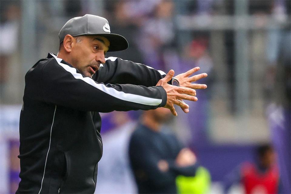 Aues Trainer Khvicha Shubitidze lobte den mutigen Auftritt gegen Hoffenheim, vermisste aber die Cleverness. Jan Woitas/dpa