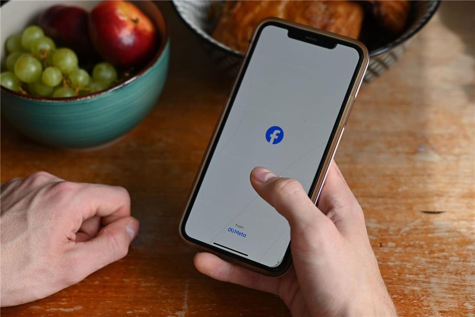 Auf Facebook kursierte ein Falschzitat von Künast. (Symbolbild)Alicia Windzio/dpa