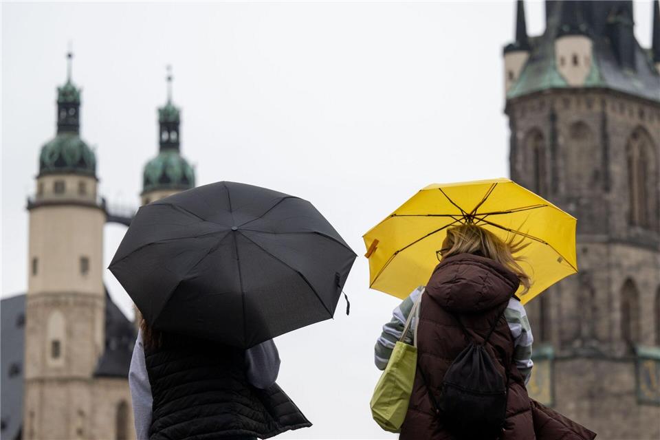 Auf Halle kommen stürmische Zeiten mit enormen Einschnitten zu. (Symbolbild)Hendrik Schmidt/dpa