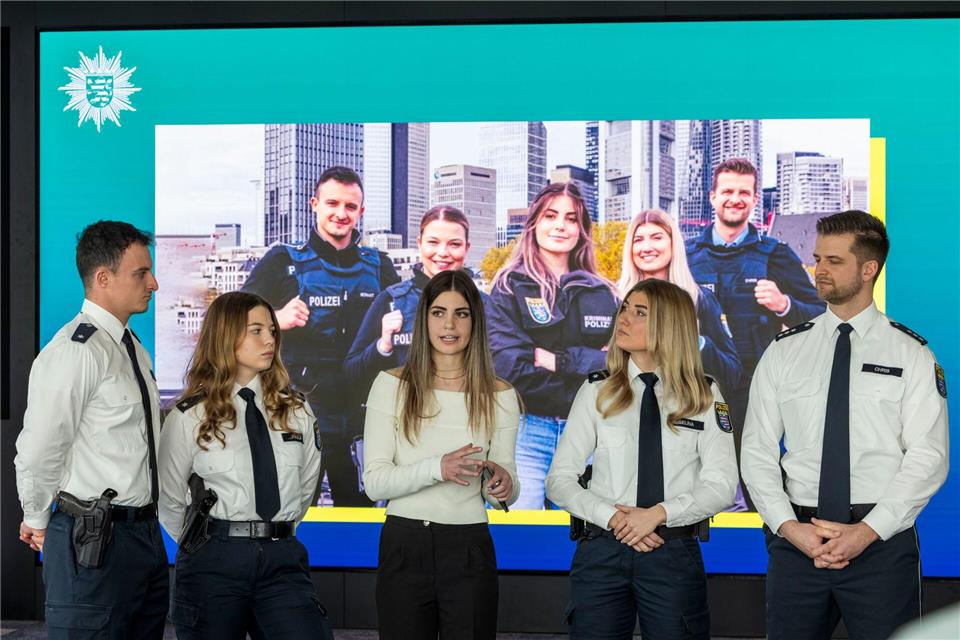 Auf Instagram posten die fünf Influencer unterhaltsame, private und informative Inhalte rund um Polizeiarbeit.Helmut Fricke/dpa