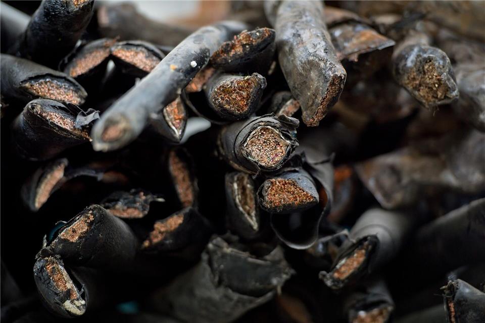 Auf Kupferkabel hatten es die Täter bei Möhnsen abgesehen (Archivbild).Daniel Naupold/dpa