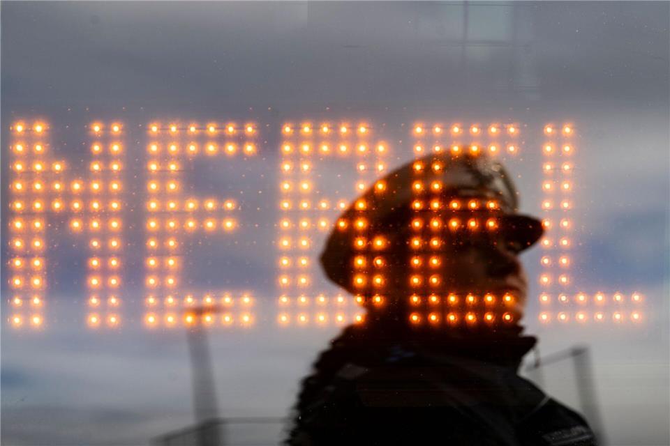 Auf Nebel und Glätte müssen sich die Hessen in den kommenden Tagen und Nächten einstellen. (Symbolfoto)Marijan Murat/dpa
