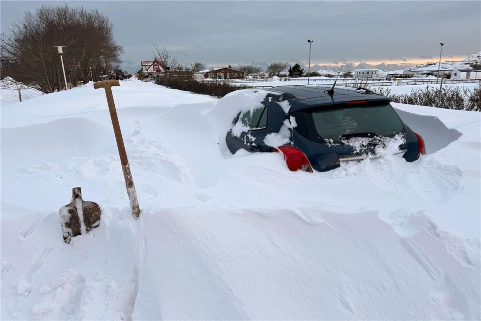 Auf Norderney verhindern Schneemassen einen regulären Schulunterricht. (Archivbild)Volker Bartels/dpa
