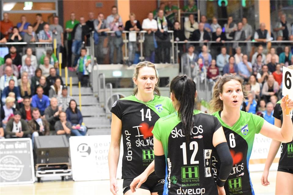 Auf Pia-Sabrina Walkenhorst (links) müssen die Skurios Volleys Borken am Wochenende definitiv verzichten, hinter dem Einsatz von Fabienne Coenders (rechts) steht noch ein Fragezeichen.