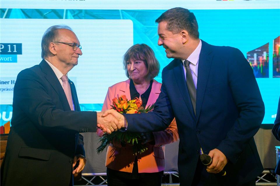 Auf Reiner Haseloff (CDU) soll nach dem Willen der Christdemokraten in Sachsen-Anhalt Sven Schulze (CDU) als Ministerpräsident folgen. Klaus-Dietmar Gabbert/dpa