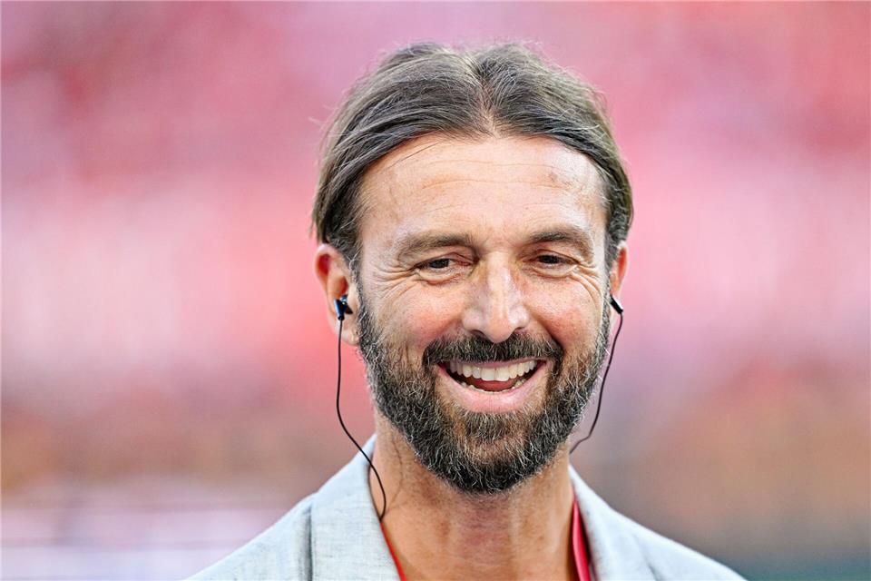 Auf Thomas Hengen und den FC Kaiserslautern kommt bis zum Saisonstart noch viel Arbeit zu (Archivbild). Uwe Anspach/dpa