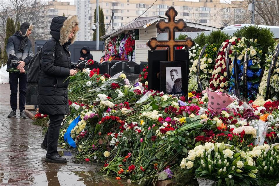 Auf dem Borissowskoje-Friedhof werden auch am zweiten Todestag des Kremlgegners Alexej Nawalny viele Trauernde erwartet. (Archivbild)Uncredited/AP