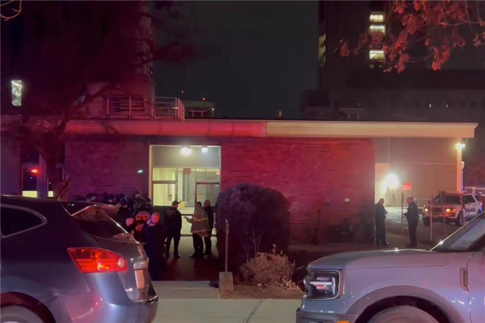 Auf dem Campus der Brown University fallen Schüsse. Es gibt auch Todesopfer.Kimberlee Kruesi/AP/dpa