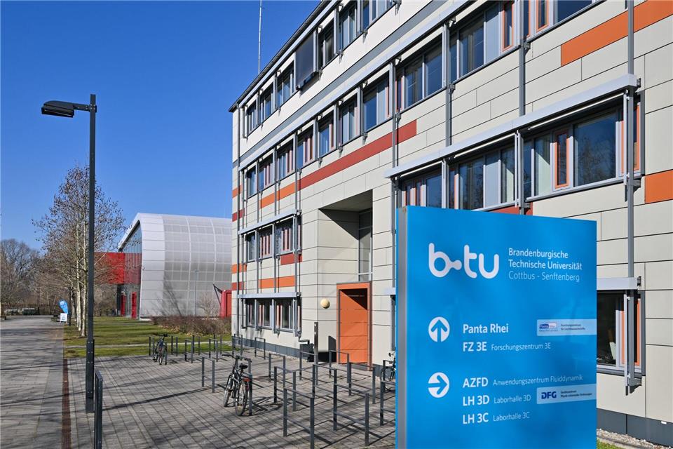 Auf dem Campus der Uni in Cottbus gibt es Ministerinnen-Besuch. (Archivbild)Patrick Pleul/dpa
