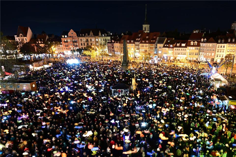 Auf dem Erfurter Domplatz wird wieder ein Ökumenisches Martinsfest gefeiert. (Archivbild)Martin Schutt/dpa