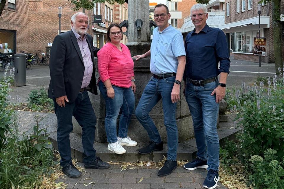 Auf dem Foto sind von links nach rechts zu sehen: Werner Wessing, Kirstin Haßing, Norbert Schulze Mengering und Ludger Wienand (von links).