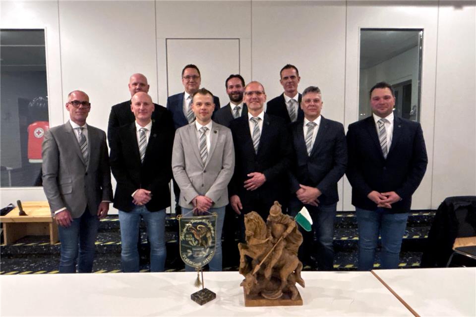 Auf dem Foto zu sehen ist der aktuelle Vorstand des Vereins St. Georgius Heiden (von links): Oberst Lars Overkämping, Gerätewart Jörg Busch, Schriftführer Thomas Brüninghoff, Vizepräsident Markus Schultewolter, Präsident Sebastian Boshardt, Kassierer Roman Seyer, Schriftführer Martin Passerschroer, Kassierer Daniel Dahlhaus, Gerätewart Wolfgang Böckenberg und Major Carsten Finke.