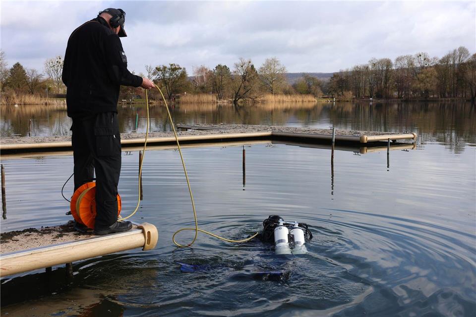 Auf dem Grund des Göttinger Kiessees soll alte Munition liegen.Stefan Rampfel/Stefan Rampfel/ dpa/dpa