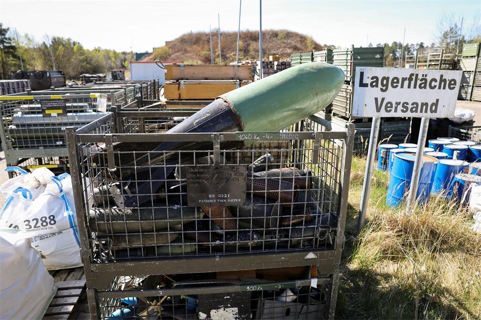 Auf dem Grund von Nord- und Ostsee lagern laut Bundesumweltministerium 1,6 Millionen Tonnen alte Munition. (Symbolbild)Christian Charisius/dpa