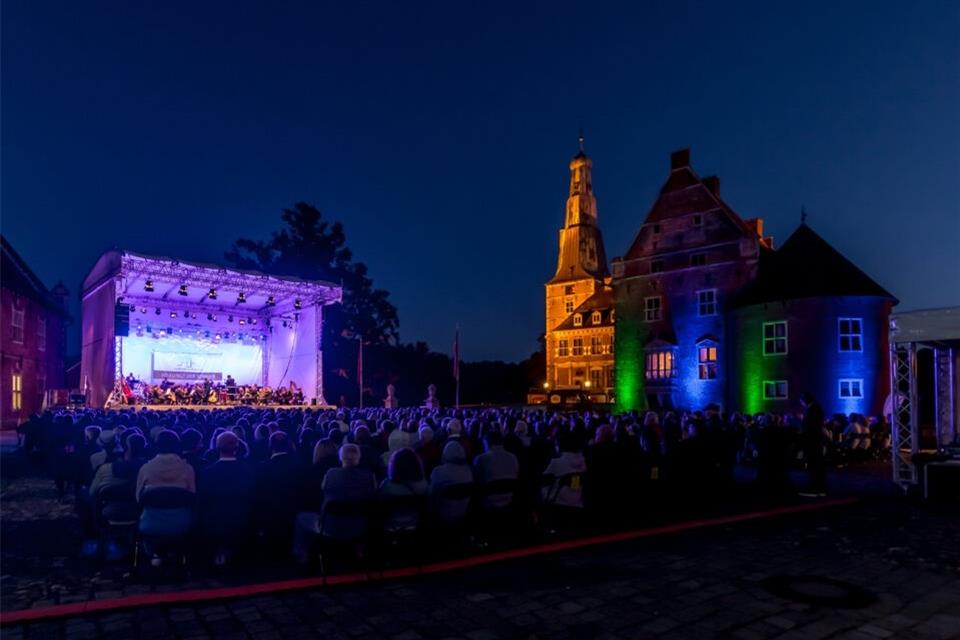 Auf dem Innenhof des Raesfelder Schlosses wird wieder die Bühne des Festivals stehen.