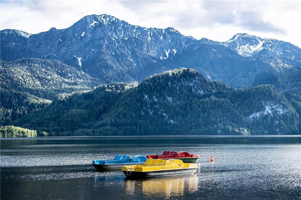 Auf dem Kochelsee sind nachts fünf Menschen in Lebensgefahr geraten. (Symbolbild)Matthias Balk/dpa
