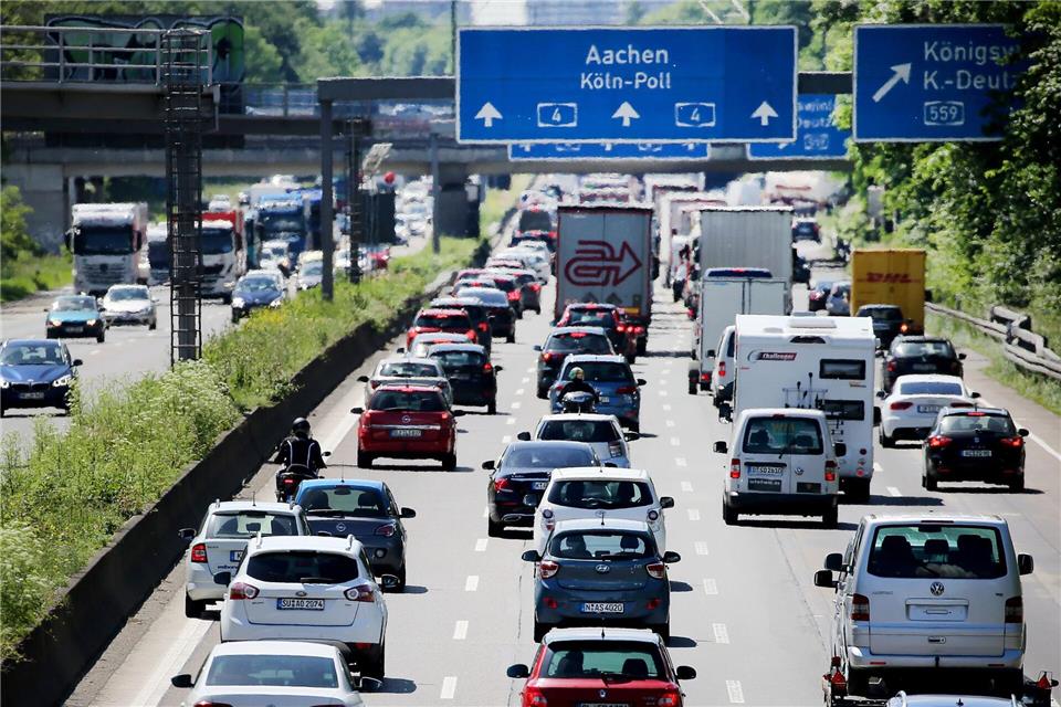 Auf dem Kölner Ring kann es wieder besonders voll werden. (Archivbild)Oliver Berg/dpa