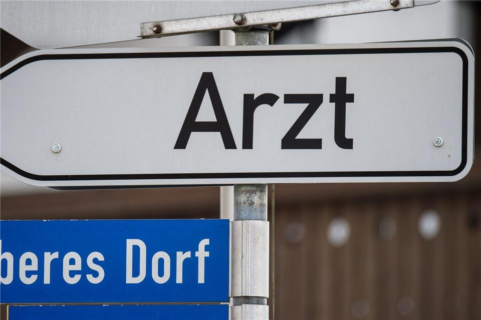 Auf dem Land ist die nächste Arztpraxis nicht immer um die Ecke. (Symbolbild)Armin Weigel/dpa