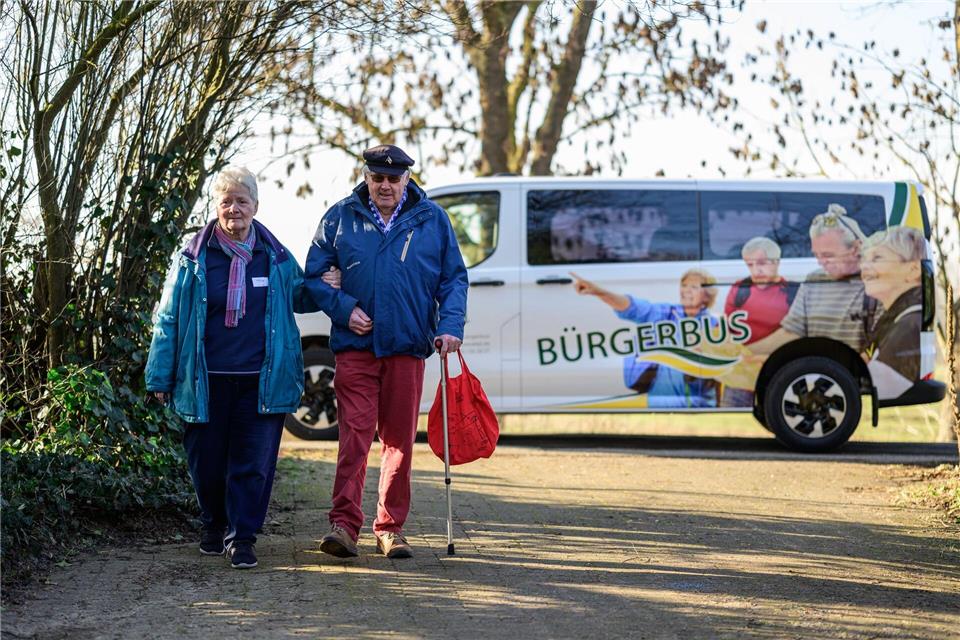 Auf dem Land sind viele Menschen ohne Auto aufgeschmissen. Philipp Schulze/dpa