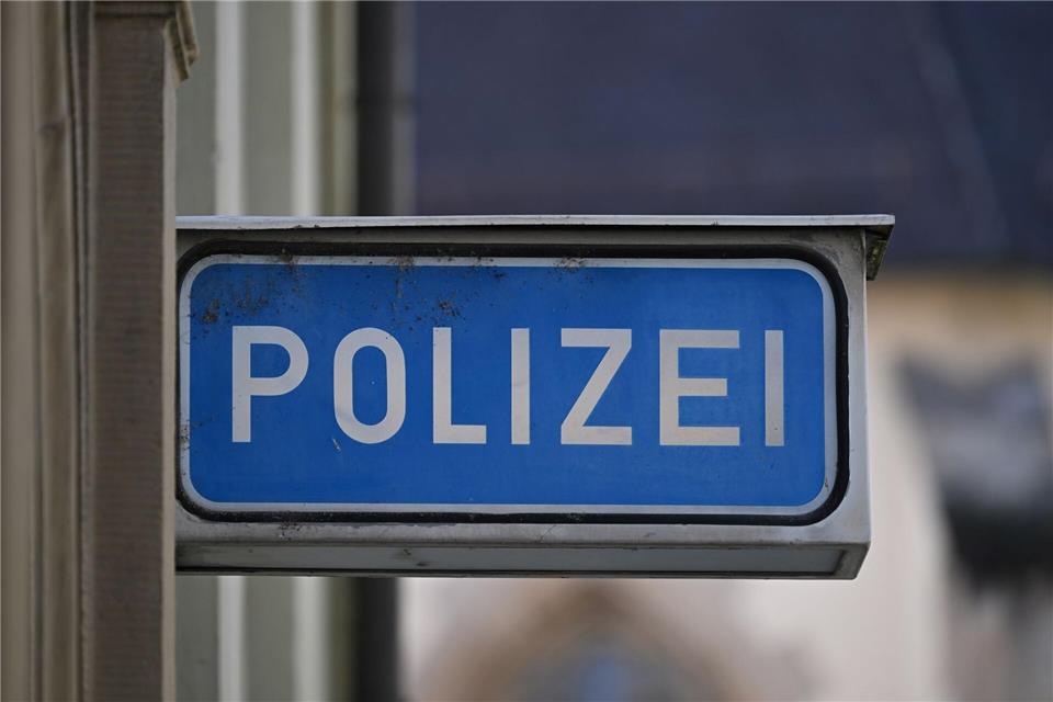 Auf dem Marktplatz nahmen die Beamten den 30-Jährigen fest. (Symbolbild)Bernd Weißbrod/dpa