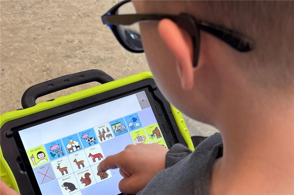 Auf dem Monitor lassen sich Tiere wiedererkennen und benennen.