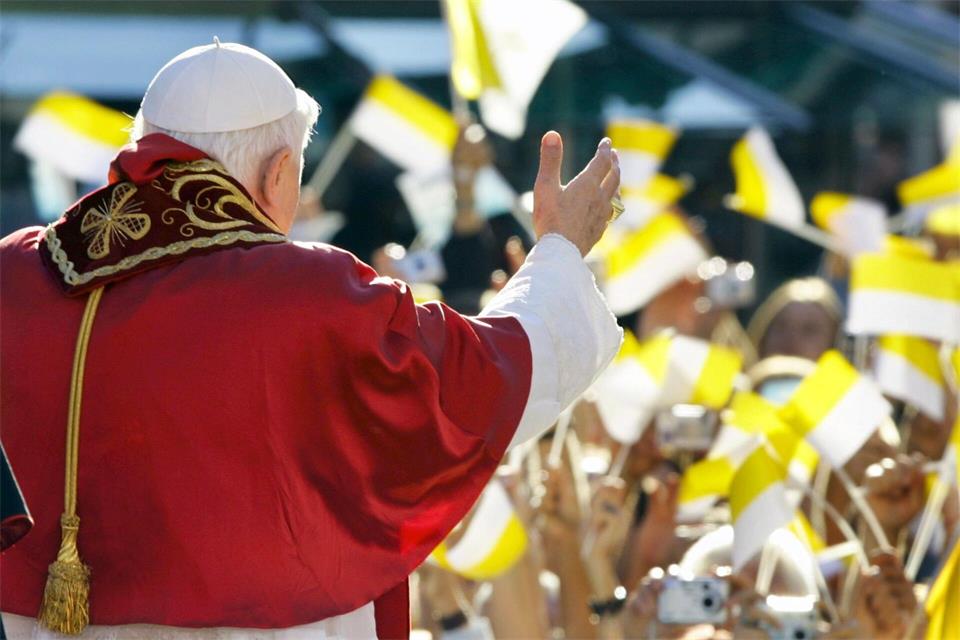 Auf dem Münchner Marienplatz jubelten zahlreiche Gläubige dem Papst aus Bayern zu. (Archivbild)picture-alliance/ dpa