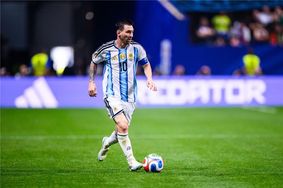 Auf dem Platz ist Messi der Schlüsselspieler für Argentinien.Tom Weller/dpa